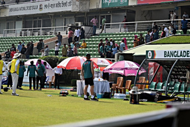 Mirpur test briefly halted due to earthquake