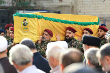 Massive crowds mourn Hezbollah commander killed in Israeli strike