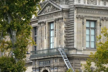 Four more suspects held over Louvre jewel heist