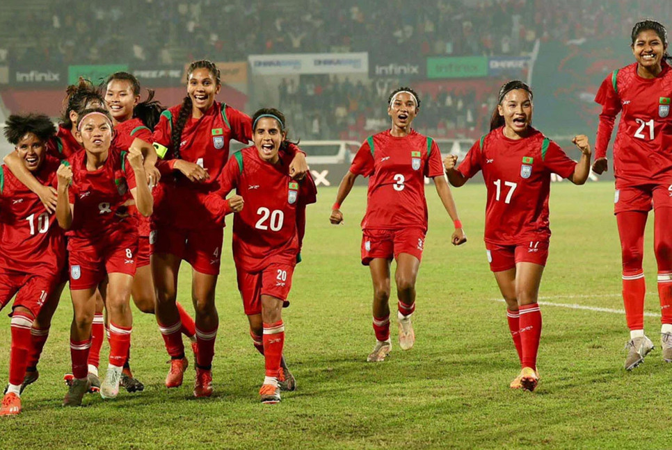 Bangladesh women footballers lost in last moment against Azerbaijan