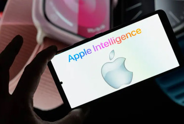 Apple names new AI chief amid pressure to catch up