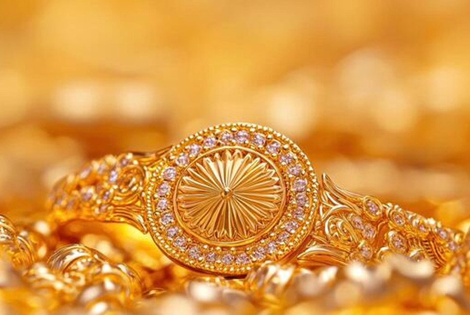 Gold price drops by Tk1,050 per bhori