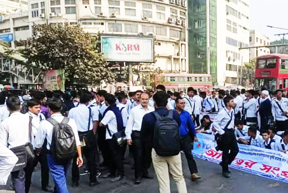 HSC students of five public colleges block Shahbagh intersection