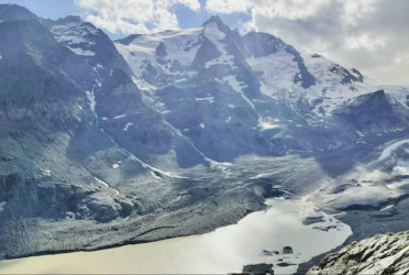 Girlfriend dies after being left on highest peak; Austrian man held