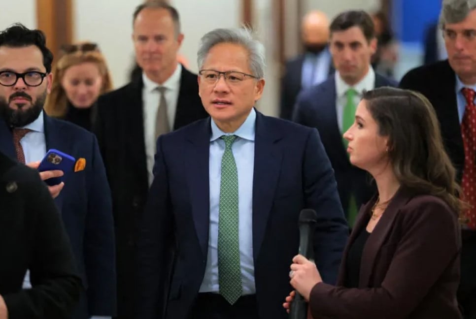 Trump clears way for sale of powerful Nvidia H200 chips to China