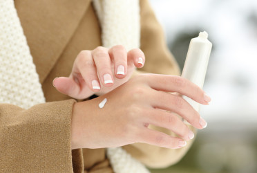 Heal dry winter hands with 10 simple habits