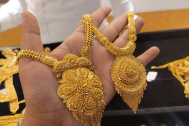 Gold price rises to Tk2.12 lakh per bhori