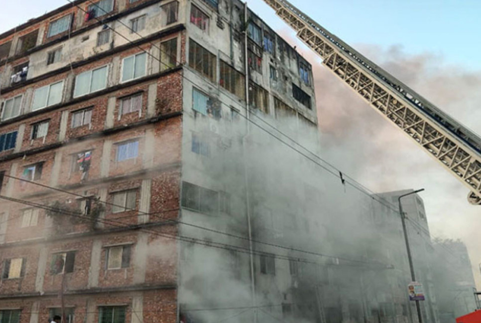 Fire breaks out at Babu Bazar’s Zamela Tower, 12 units working