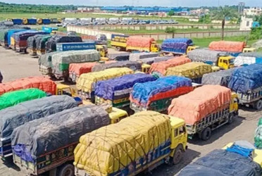 Over 150 betel-nut trucks stuck at Benapole for two months