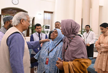 CA meets Osman Hadi’s family, assures best possible treatment