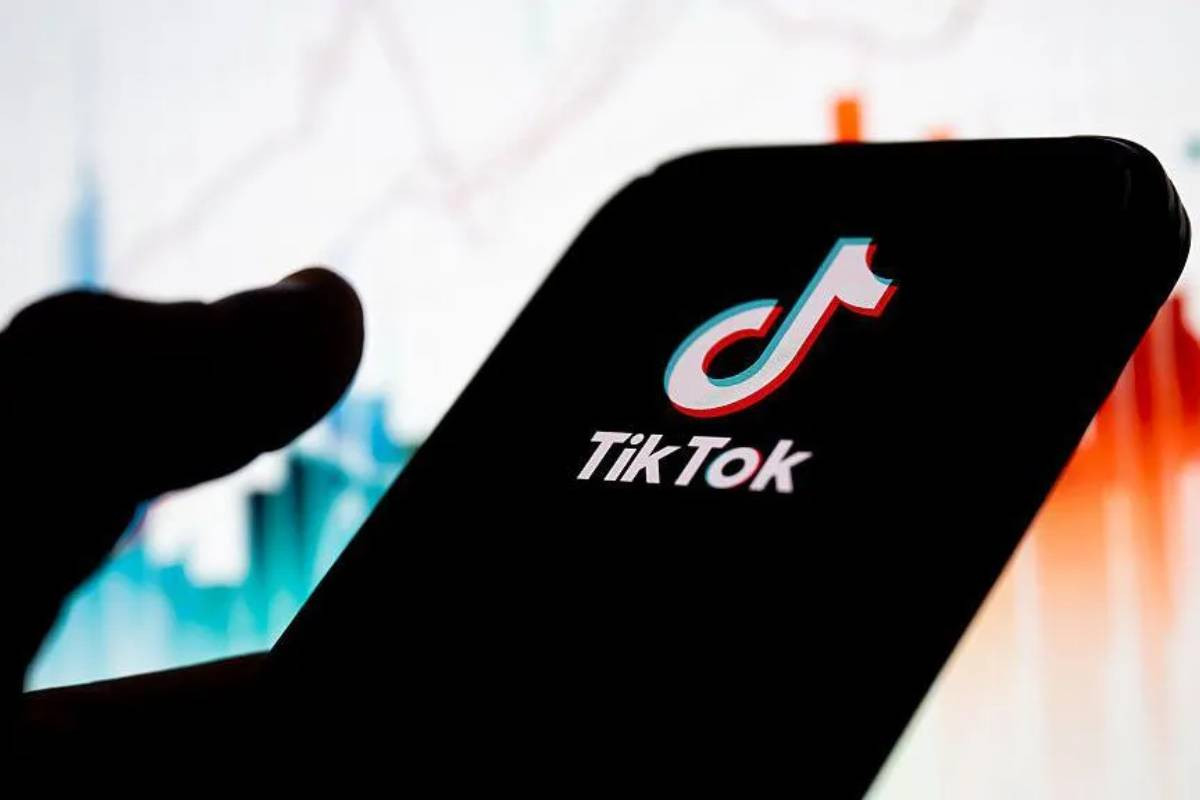 US TikTok investors in limbo as sale deadline nears