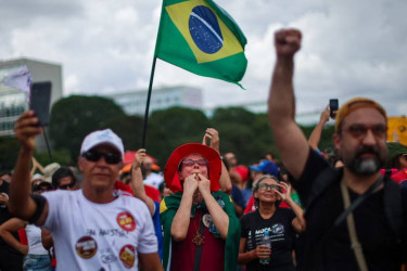 Brazilians protest effort to lessen punishment for Bolsonaro, allies