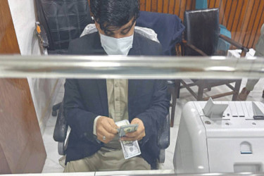 Dollar shortage in Pakistan persists as exchange counters run dry