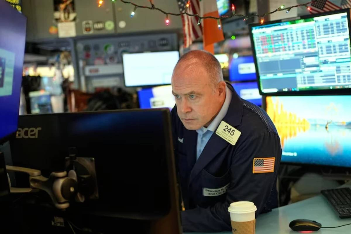 Asian shares mixed as US stocks extend record gains
