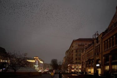 Russia launches mass missile attack on Kyiv ahead of Trump–Zelensky meeting