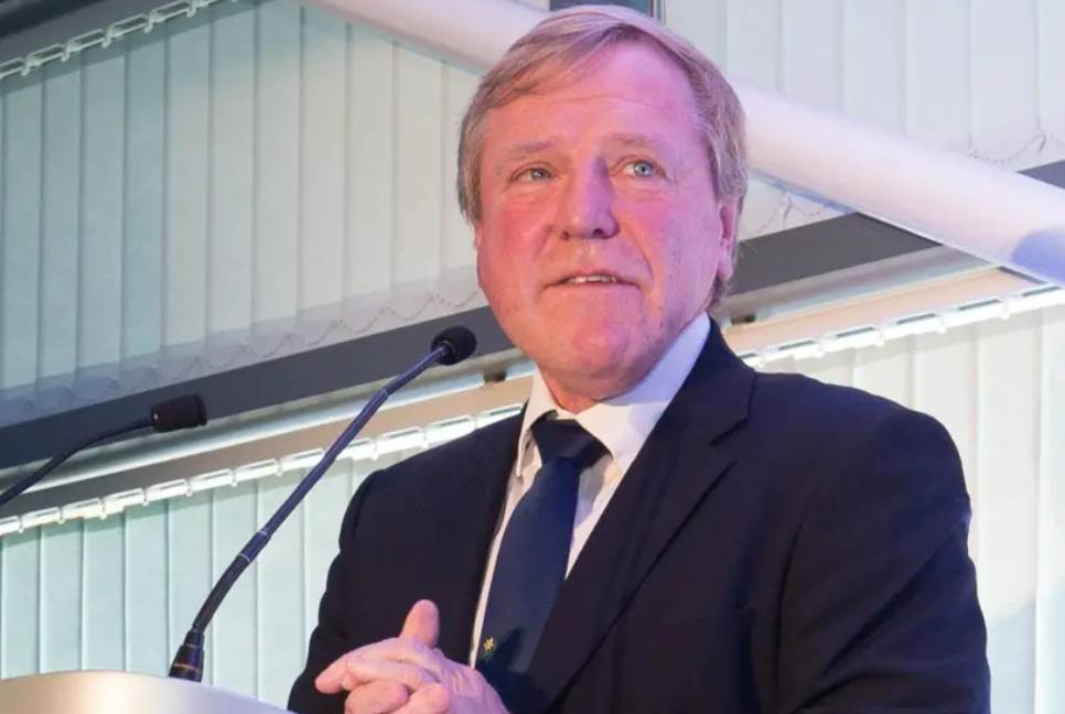 Ex-England batter and ECB boss Morris dies