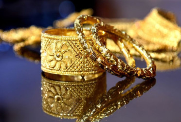 Gold prices drop on new year’s first day