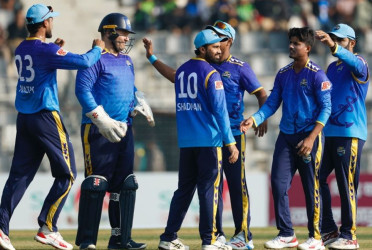 Dhaka Capitals bowled out for 122 against Chattogram