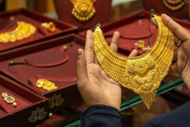 Gold price rises to Tk2.24 lakh per bhori