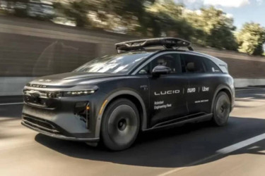Uber unveils robotaxi, targets San Francisco launch