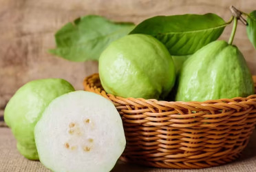 Guava with or without peel? Nutritionist shares the healthy choice