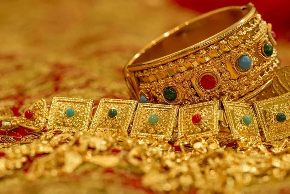 Gold hits record Tk2.32 lakh per bhori