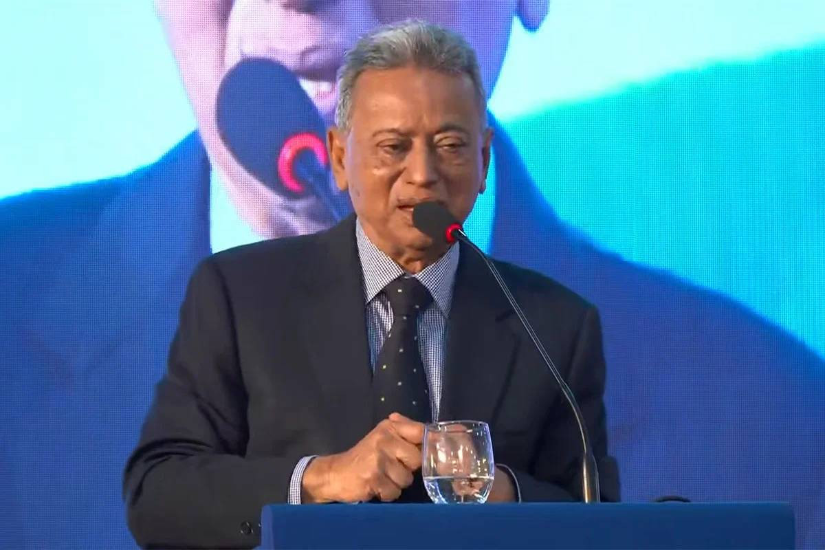 'Politicians must build public trust'