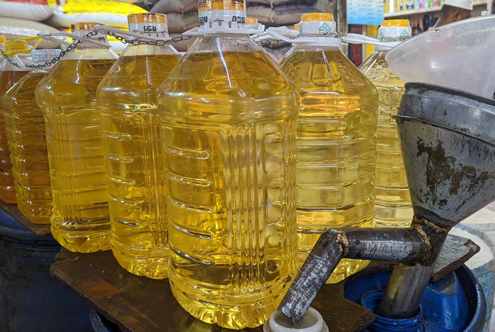 Govt. to procure 1 crore liters of soybean oil, 40,000 MTs fertilizer