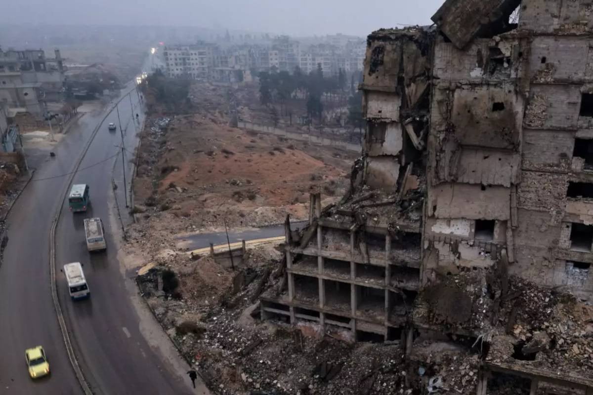 Syrian army declares eastern Aleppo closed military zone as clashes with Kurds escalate