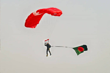 Bangladesh sets Guinness World Record for most flags flown in a single parachute jump