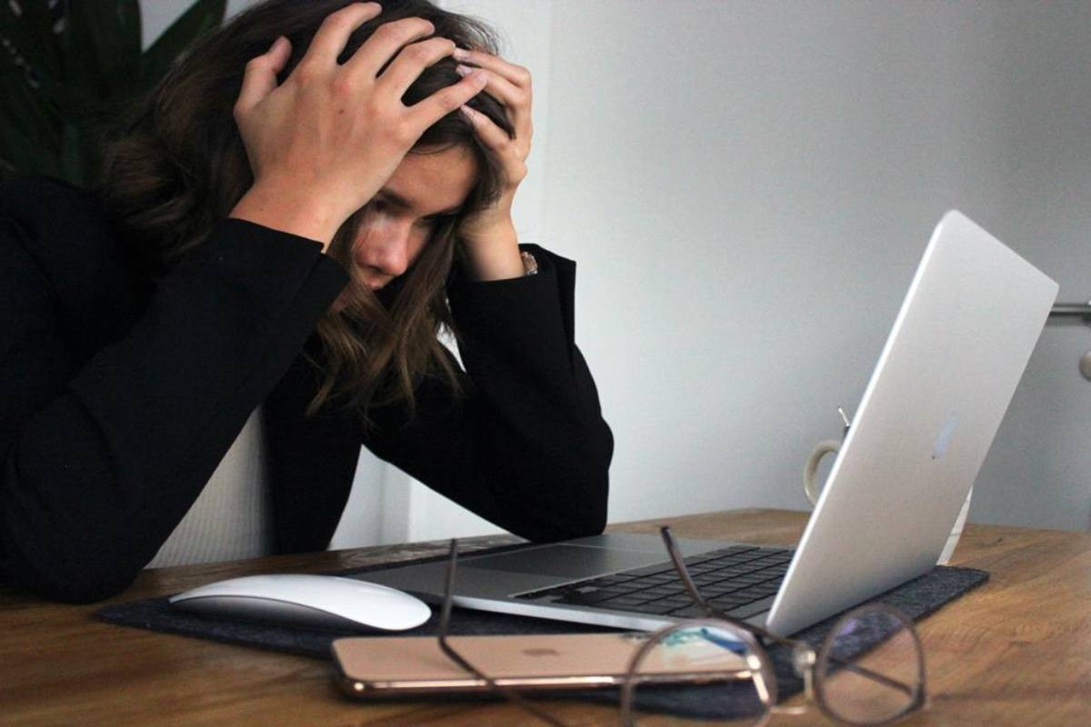 Are side hustles affecting young professionals’ day jobs?