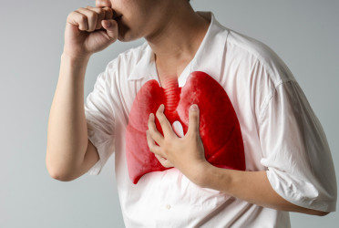 5 early lung cancer symptoms non-smokers should never ignore