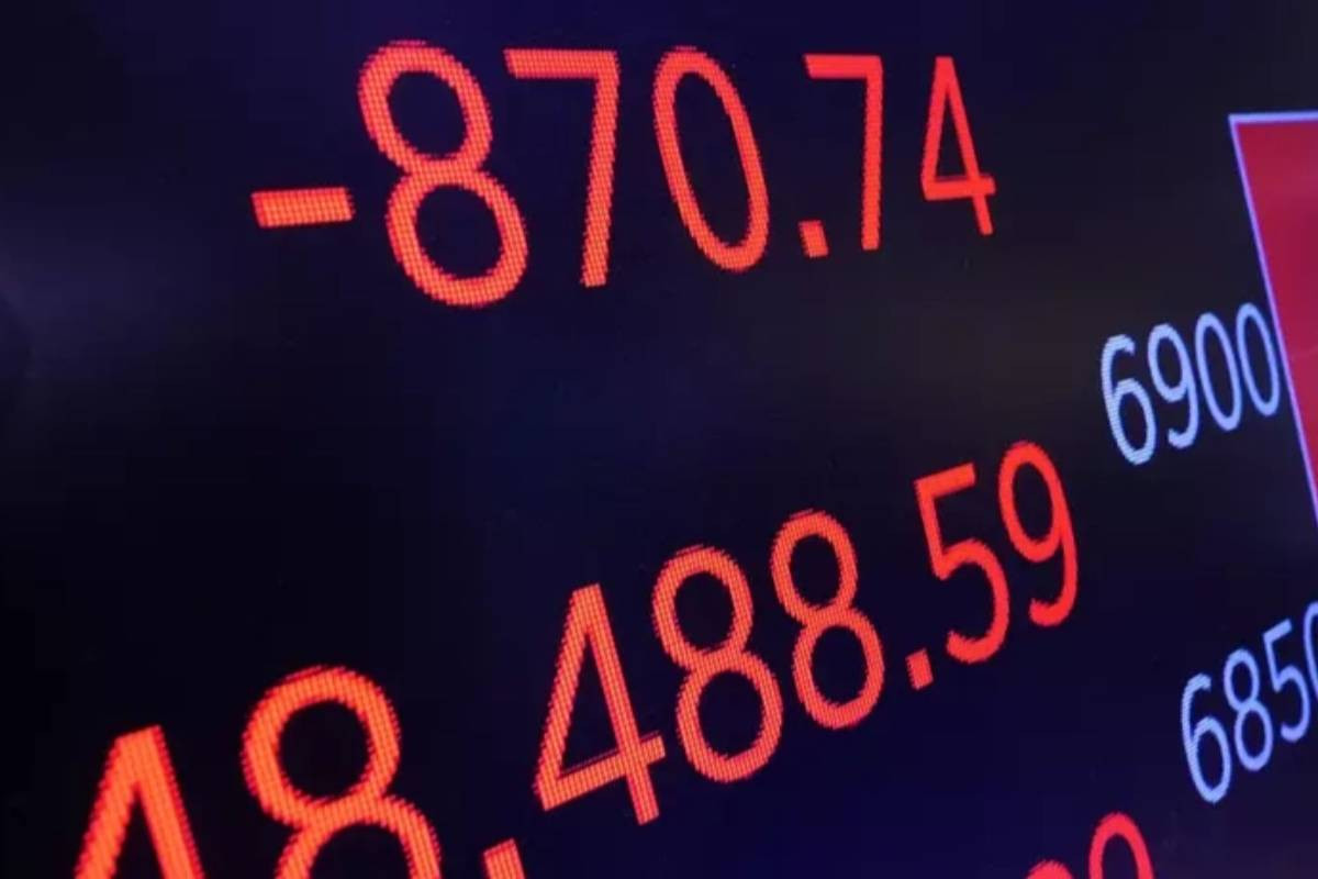 Wall Street tumbles as Trump threatens tariffs on eight European nations