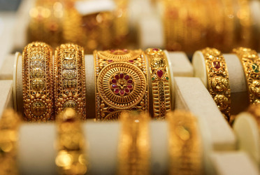 Gold price goes up again hours after plunge