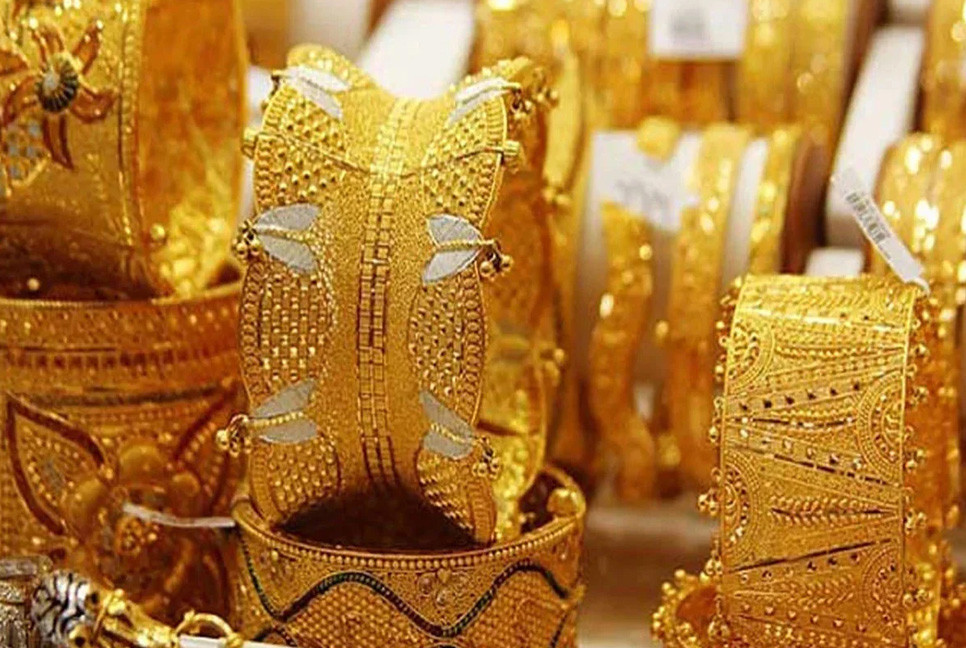 Gold price drops to Tk2.57 lakh per bhori