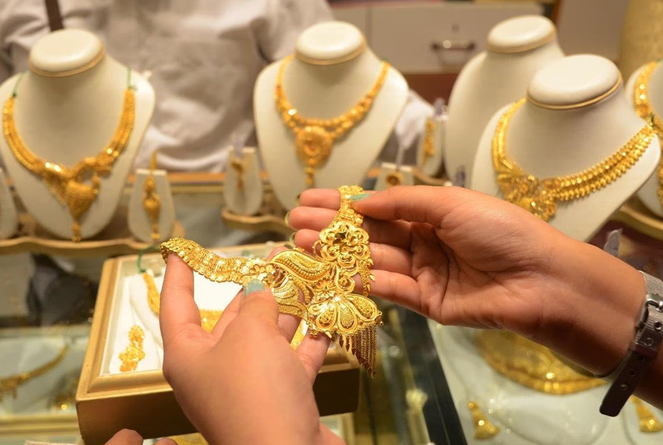 Gold price cut by Tk6,590 per bhori in the morning