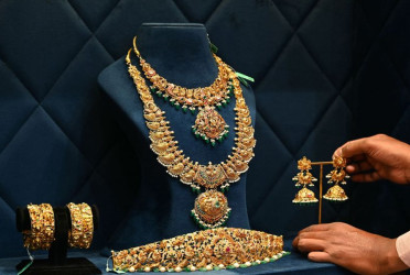 Gold prices drop by Tk7,640 per bhori, effective today