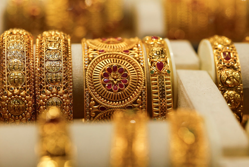 Gold price drops to Tk2.58 lakh per bhori