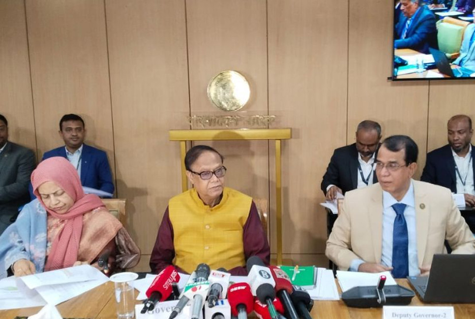 Policy rate unchanged, investment target raised in January-June Monetary Policy
