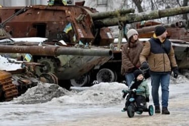 Hundreds of Kyiv buildings without heat after Russian strikes