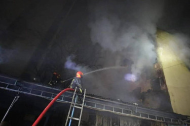 Fire in Karwan Bazar: 10 units working to control blaze