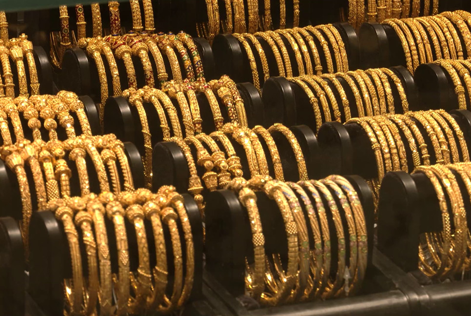 Gold price slashed by Tk3,266 per bhori