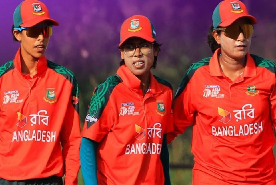 Bangladesh women crush Pakistan to set up India final