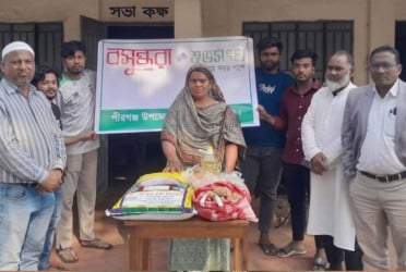 Poverty-stricken family gets food donation in Thakurgaon