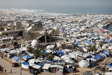 Israeli attacks on police sites kill six in southern, central Gaza