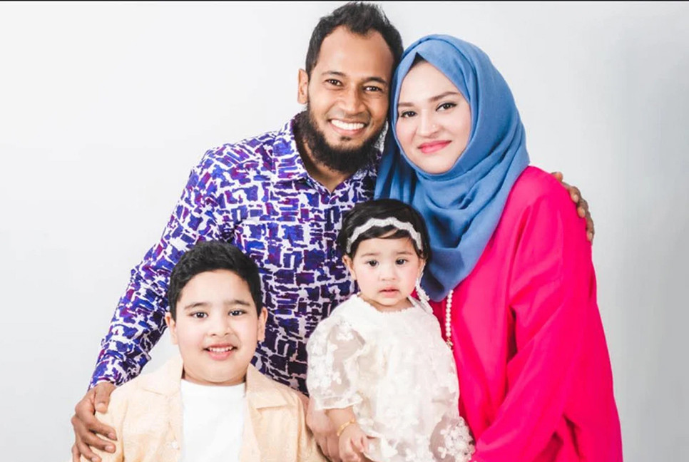 Mushfiqur Rahim, who was stuck in Jeddah, returns home