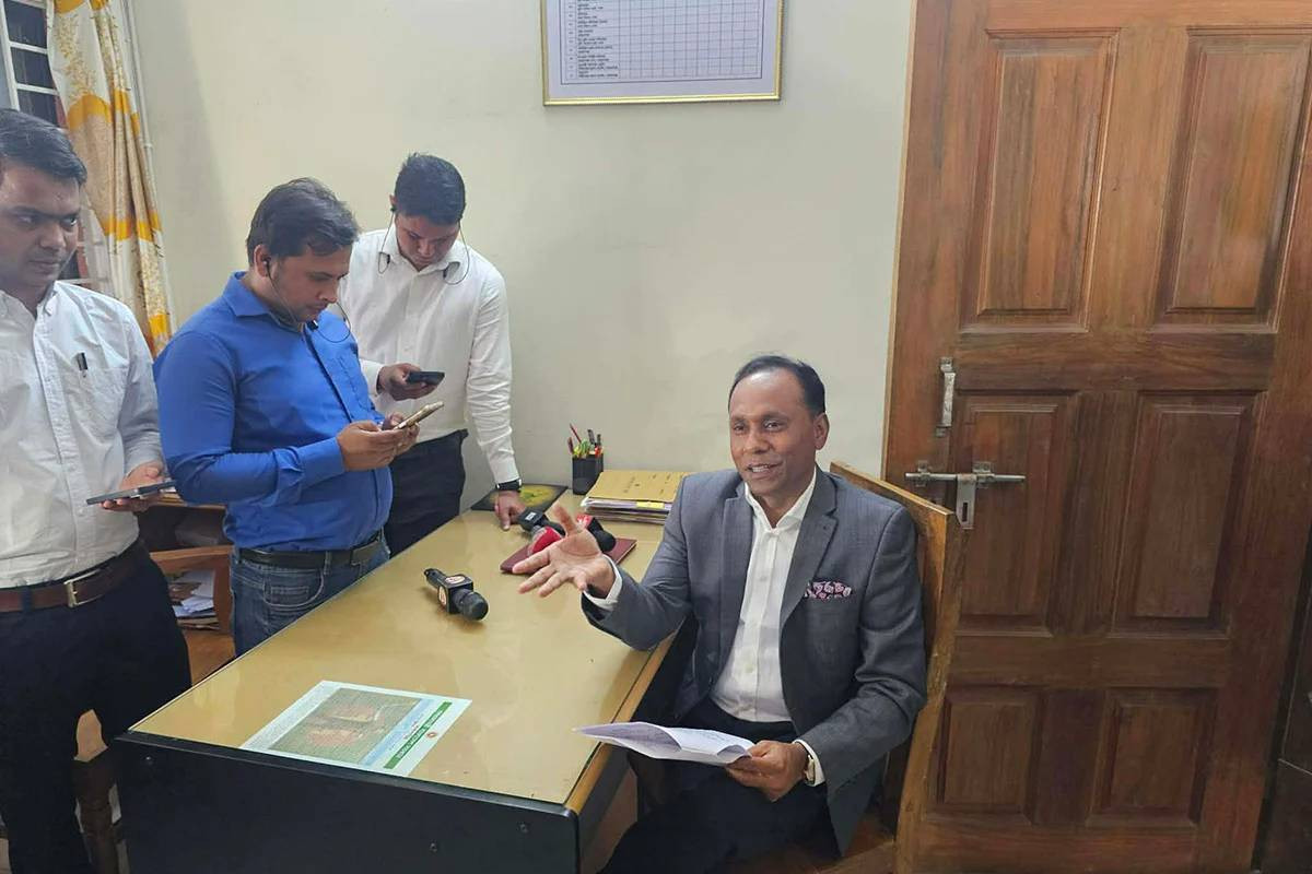State Minister for Land finds office empty during surprise visit