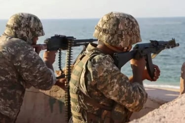Iran Guards say 'waiting' for US forces at Strait of Hormuz