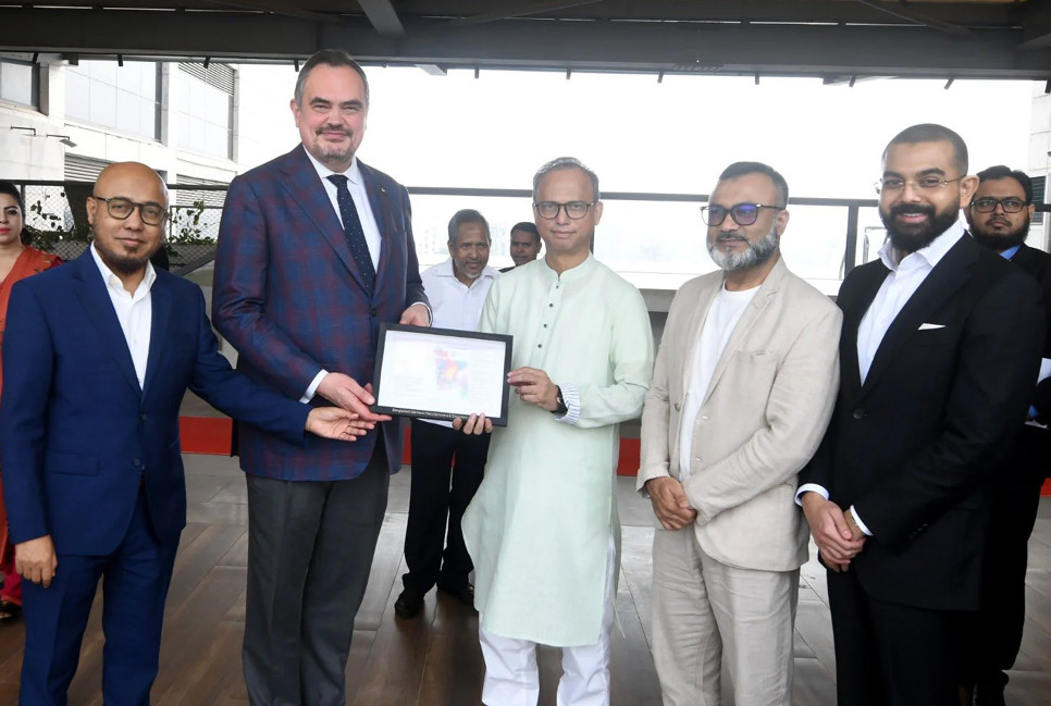 US Ambassador visits BGMEA, discusses trade, investment