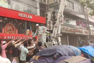 Fire breaks out at Mirpur high-rise building, 19 people rescued